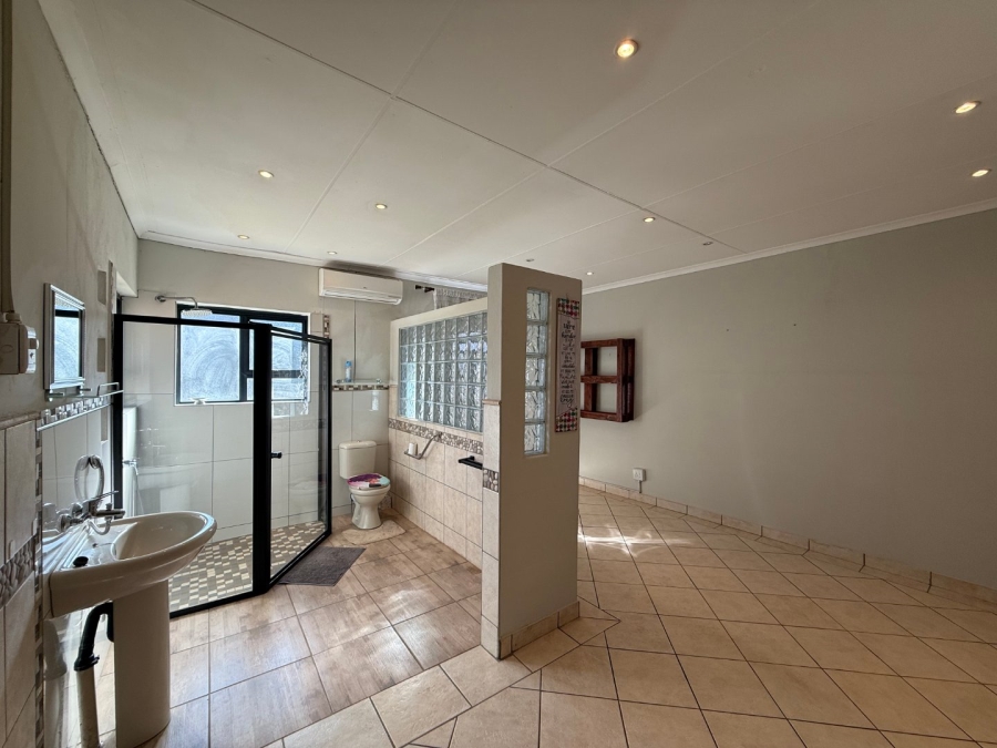 5 Bedroom Property for Sale in Schoemansville North West